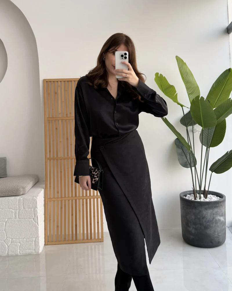 Tanya Asimetrik Kesim Düğme Detay Süet Etek - Siyah