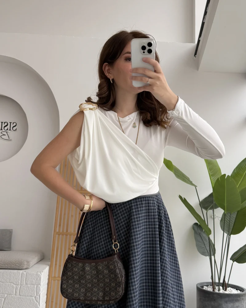 Tek Omuz Açık Aksesuar Detaylı Zıbın Bluz - Beyaz