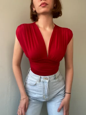Kırmızı Büzgülü Omuz Detay Crop