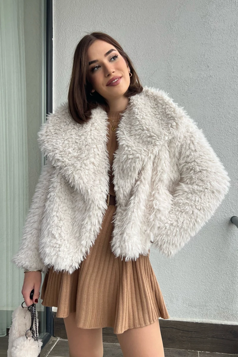 Beyaz Peluş Kürk