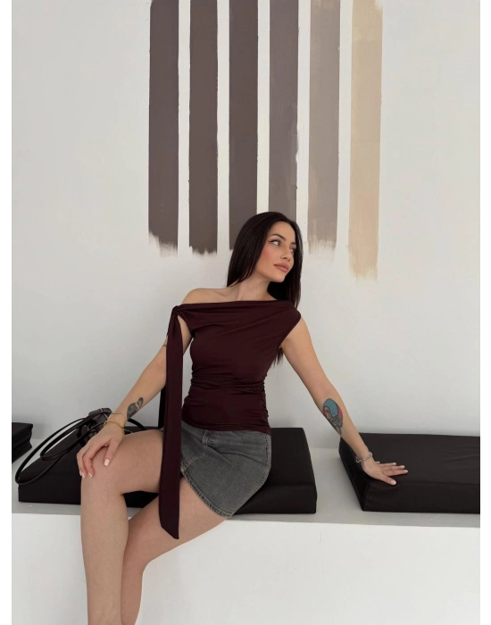 Kahverengi Dalgıç Omuz Bağlamalı Bluz