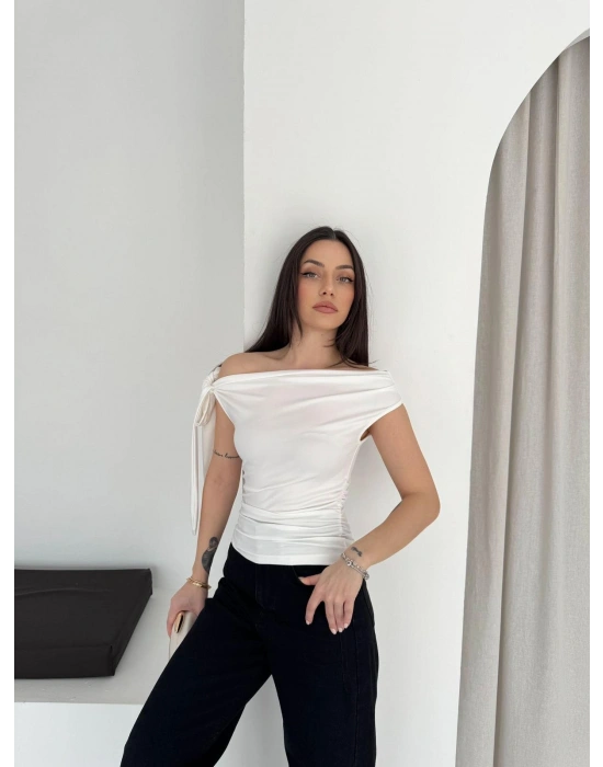 Beyaz Dalgıç Omuz Bağlamalı Bluz