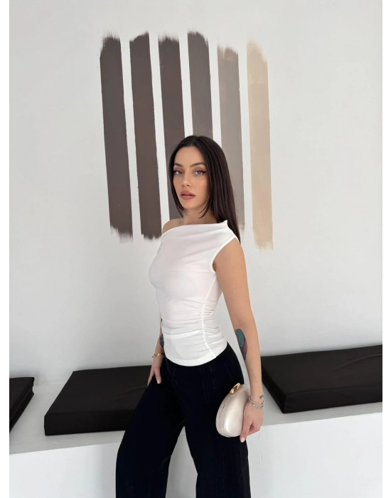 Beyaz Dalgıç Omuz Bağlamalı Bluz