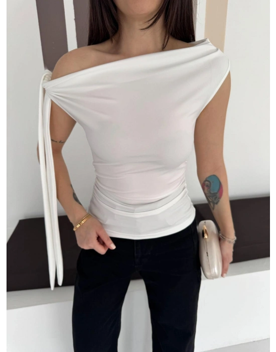 Beyaz Dalgıç Omuz Bağlamalı Bluz