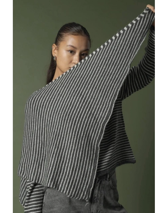 Antrasit Çizgili Fularlı Kazak