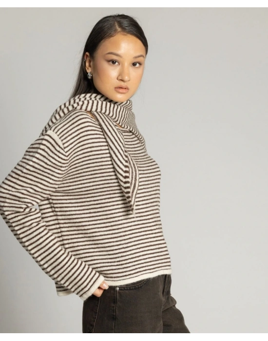 Bej Çizgili Fularlı Kazak