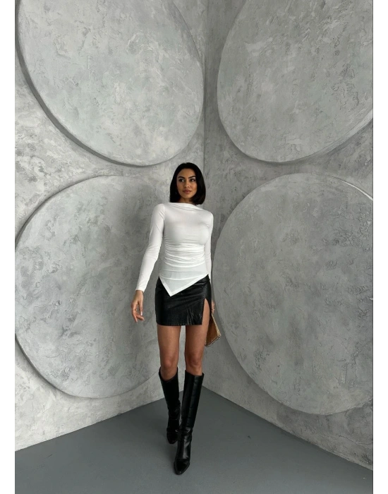 Beyaz Asimetrik Detay Bluz