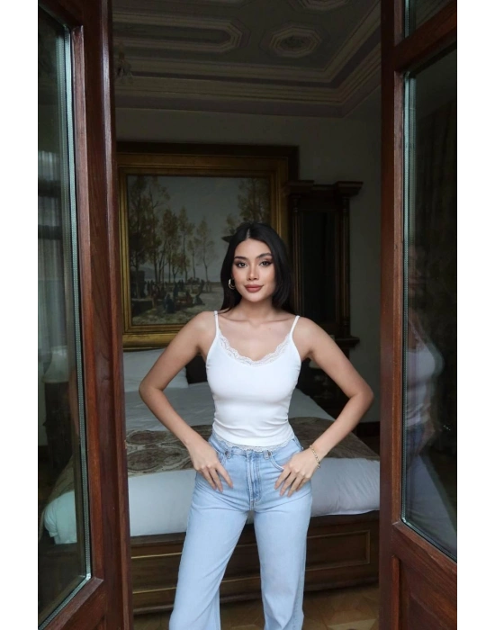 Beyaz Dantel Detay Atlet