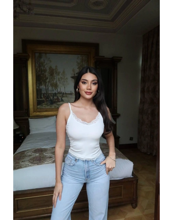 Beyaz Dantel Detay Atlet