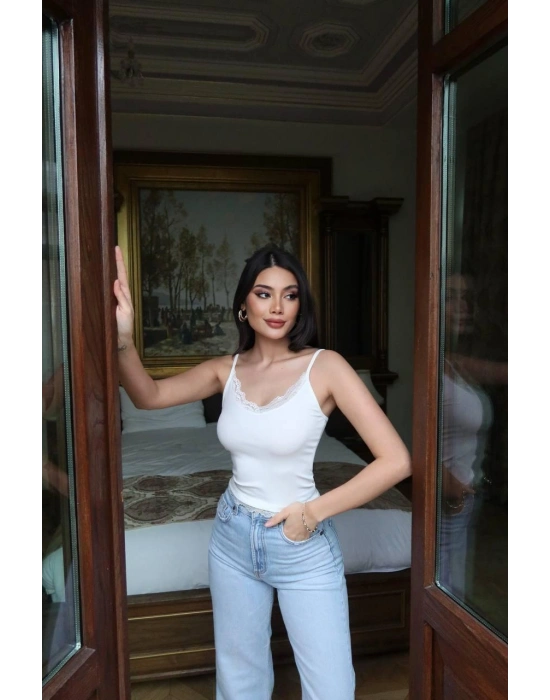 Beyaz Dantel Detay Atlet