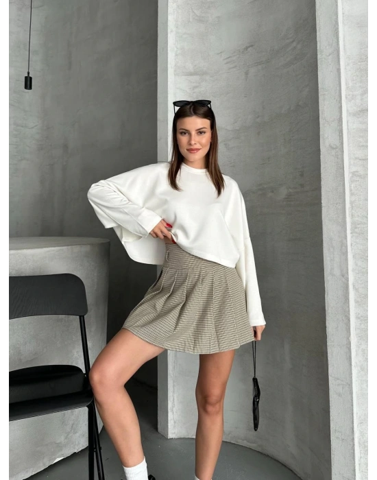 Beyaz Salaş Kesim Basic Sweat