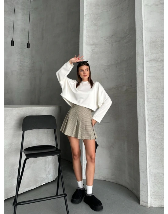 Beyaz Salaş Kesim Basic Sweat