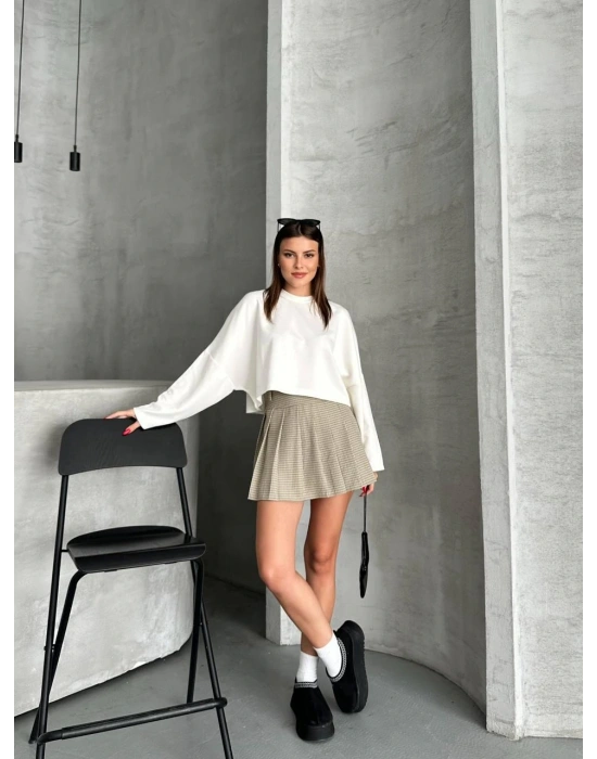 Beyaz Salaş Kesim Basic Sweat