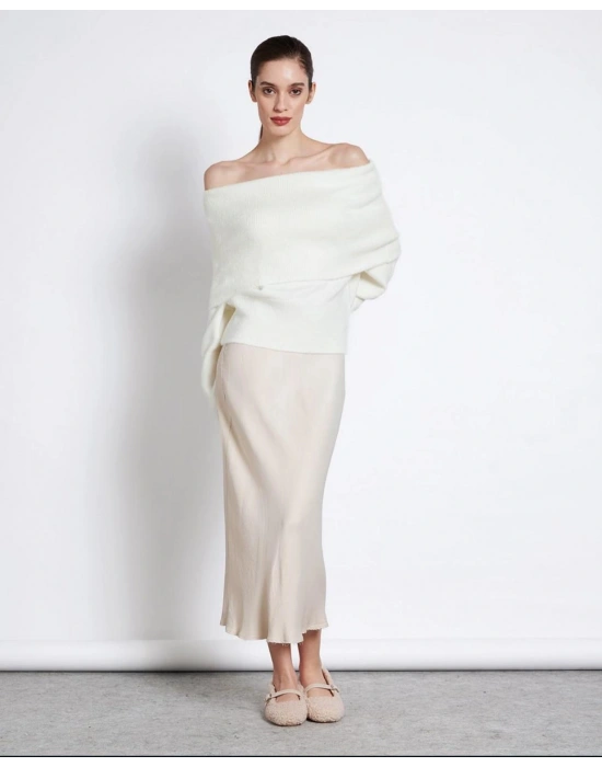 Ekru Madonna Yaka Şardonlu Kazak