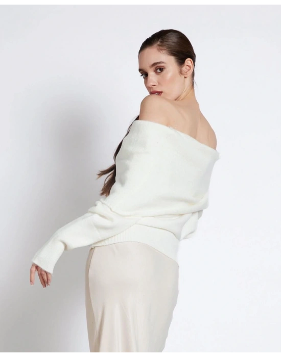 Ekru Madonna Yaka Şardonlu Kazak