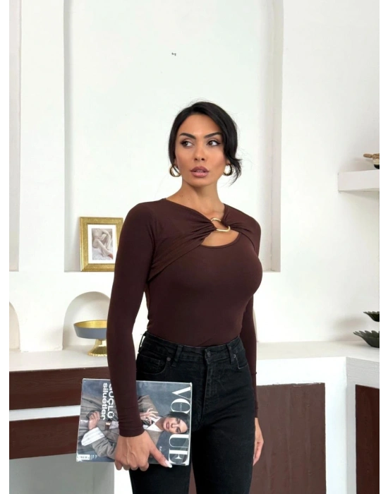 Kahverengi Aksesuar Detay Bluz