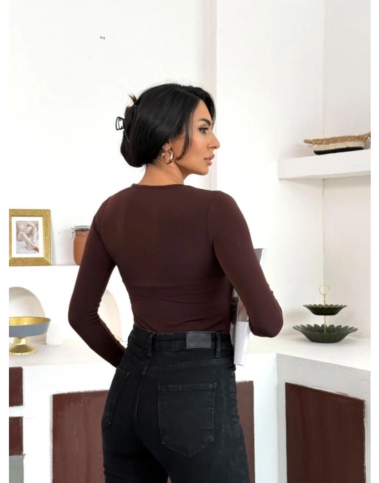 Kahverengi Aksesuar Detay Bluz