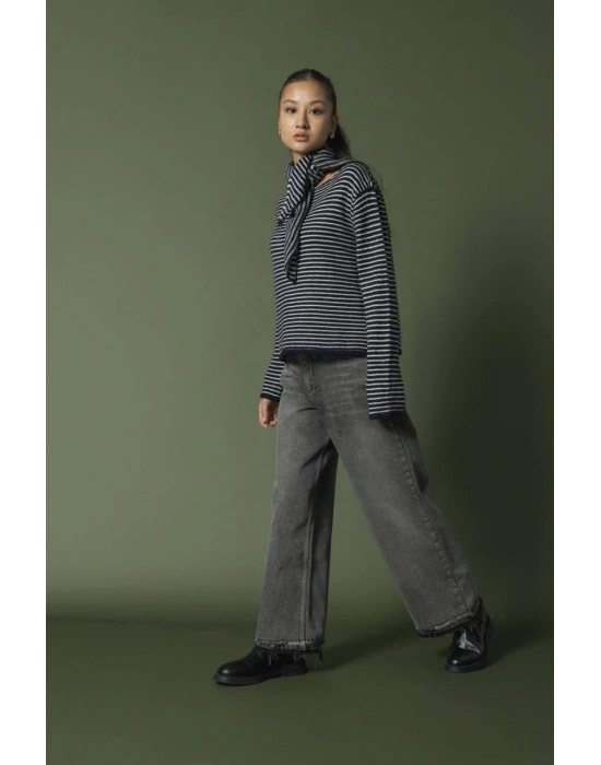 Lacivert Çizgili Fularlı Kazak