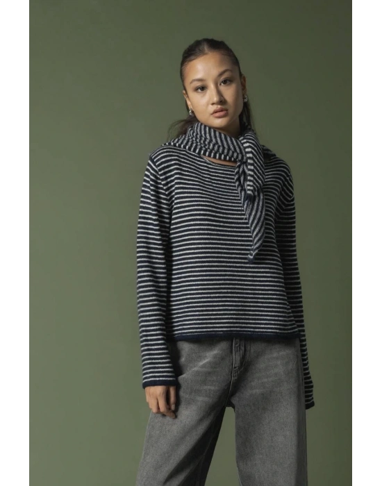 Lacivert Çizgili Fularlı Kazak