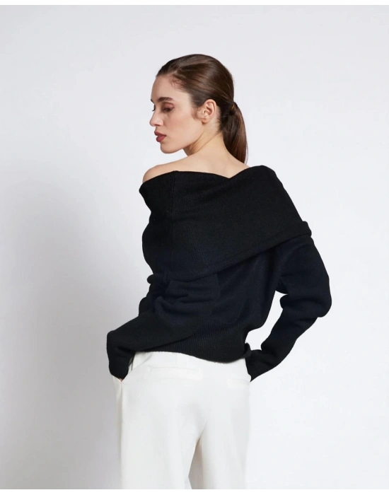 Siyah Madonna Yaka Şardonlu Kazak