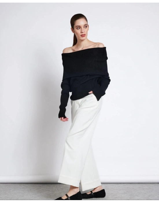 Siyah Madonna Yaka Şardonlu Kazak