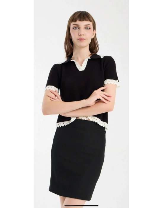Siyah Yakası Dantelli Kısa Kollu Kazak