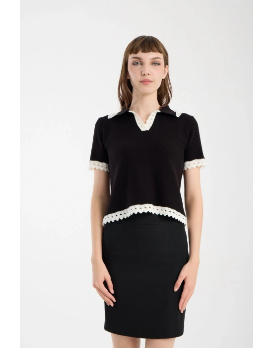 Siyah Yakası Dantelli Kısa Kollu Kazak