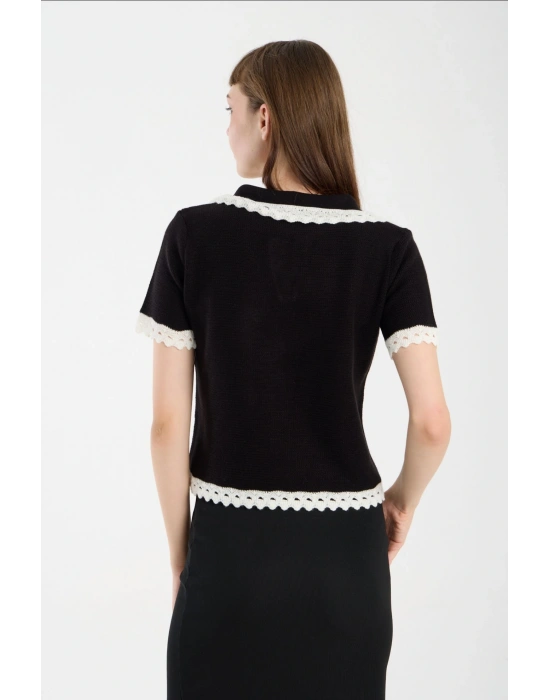 Siyah Yakası Dantelli Kısa Kollu Kazak