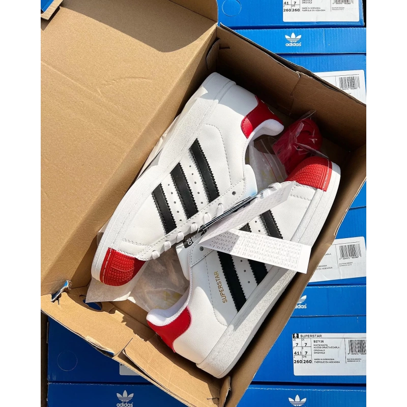 Adidas Süperstar Beyaz Kırmızı Şapka