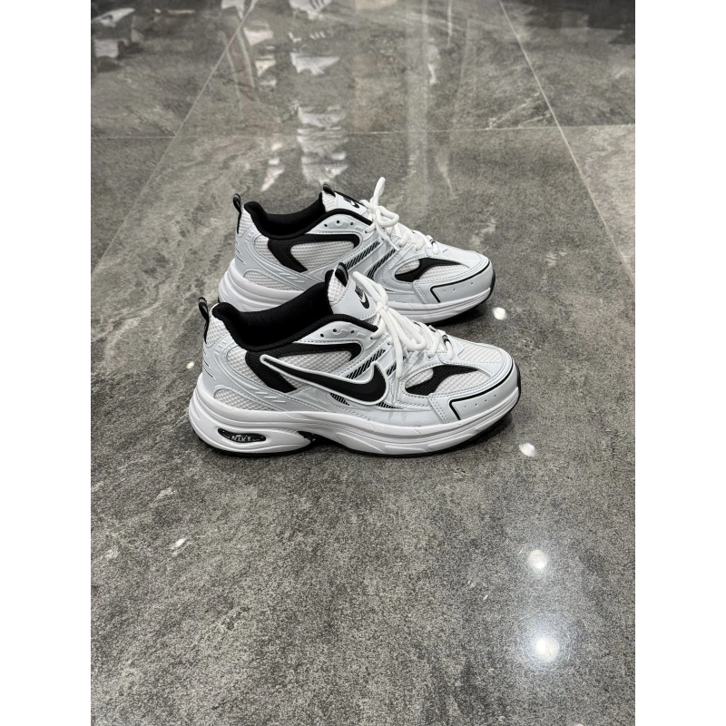 Nıke Lnitiator Beyaz Siyah Detaylı Spor Ayakkabı