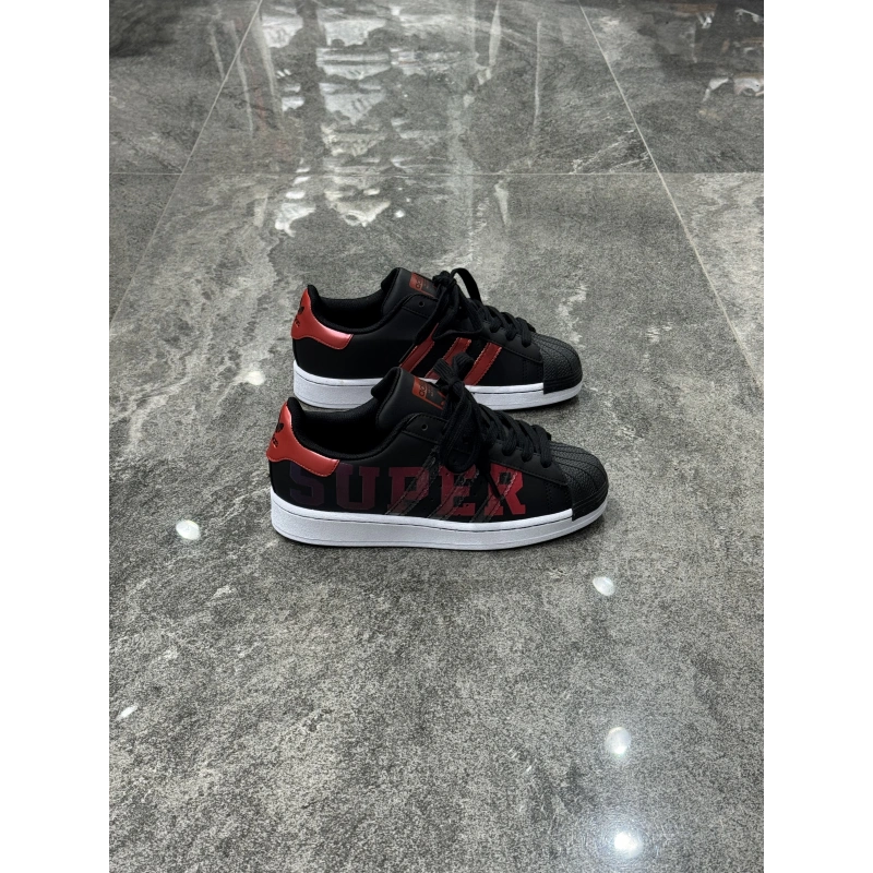 Adidas Süperstar Graphic Detaylı Siyah Kırmızı Spor Ayakkabı