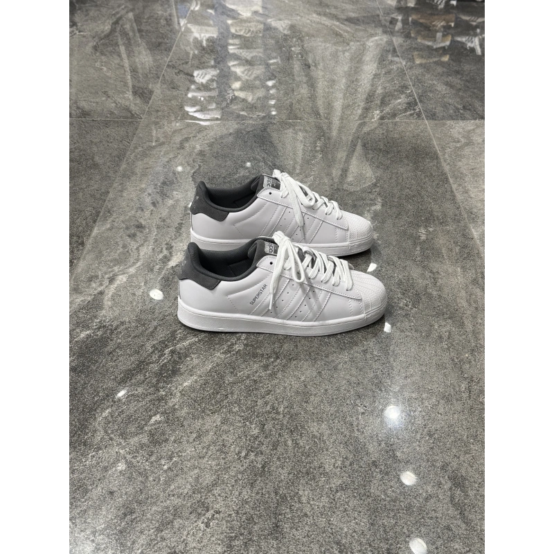 Adidas Süperstar Beyaz Koyu Gri Topuk Detaylı Spor Ayakkabı