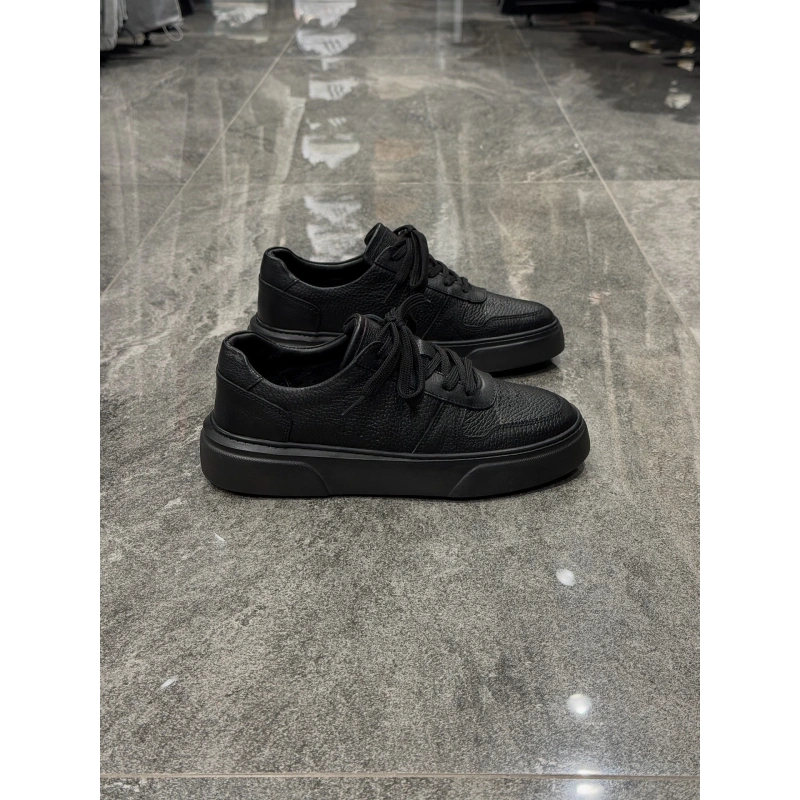 Deri Noktalı Siyah Ayakkabı