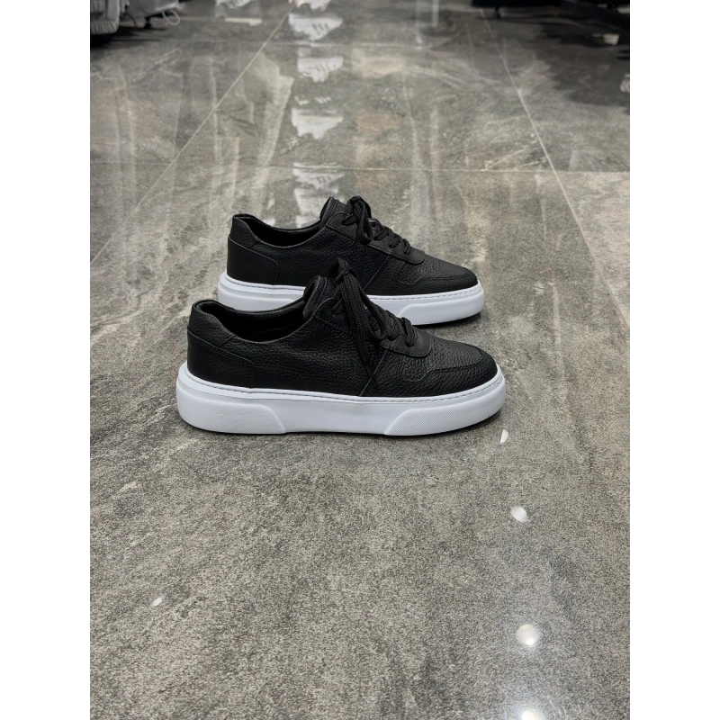 Deri Noktalı Siyah Beyaz Ayakkabı