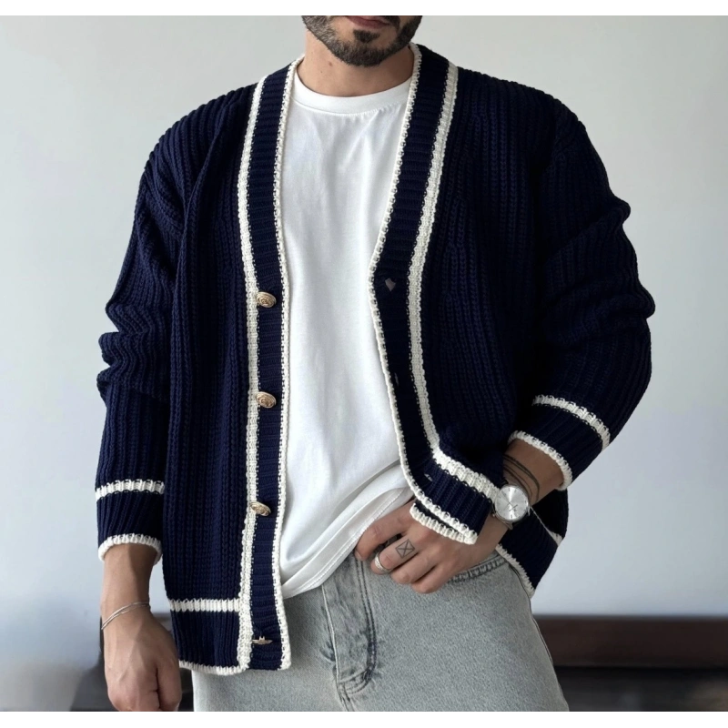 Gold Düğmeli Lacivert Hırka