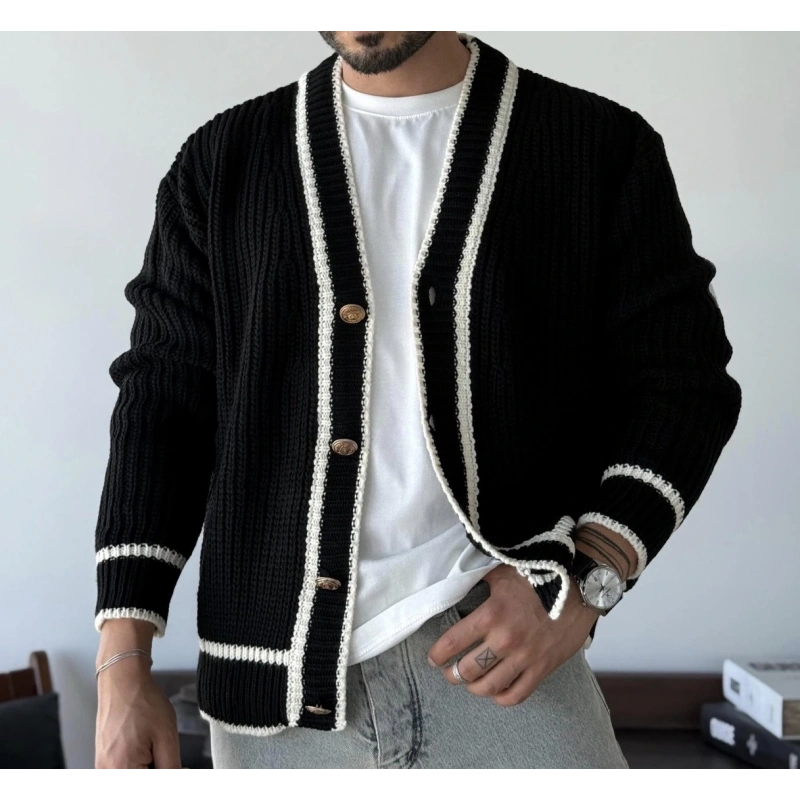 Gold Düğmeli Siyah Hırka