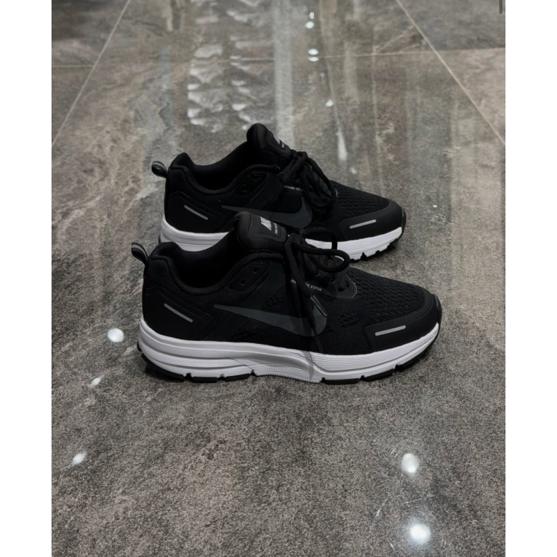 Nike Shield Siyah Taban Beyaz Spor Ayakkabı