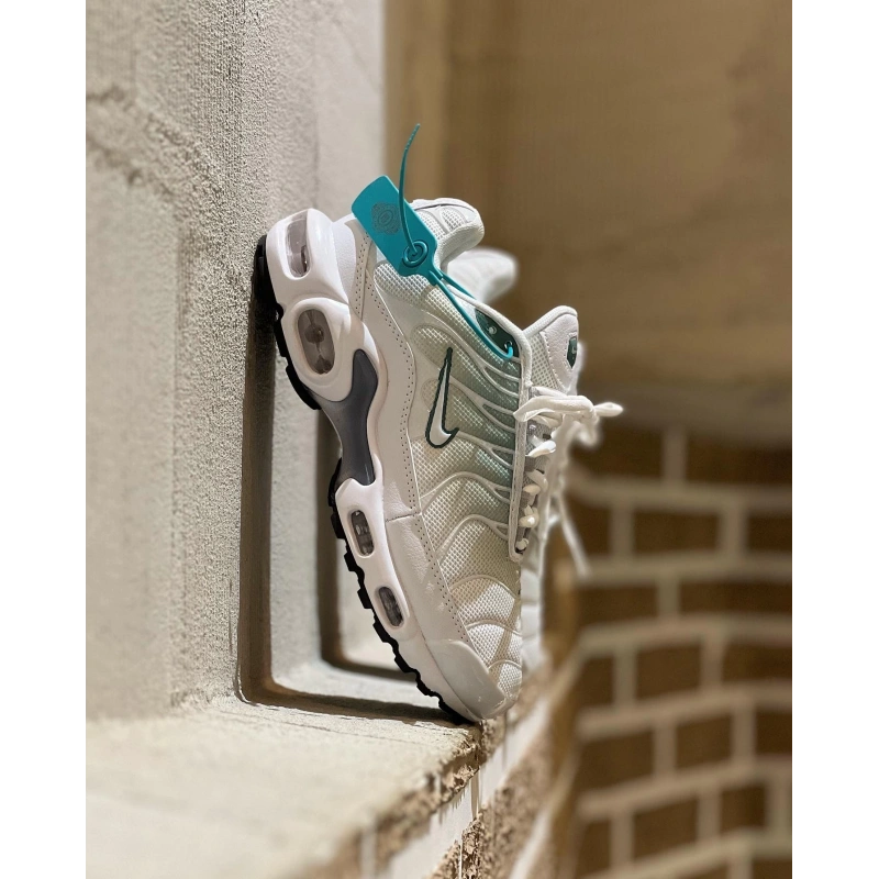 Nıke Tien Yeşil Beyaz Detaylı