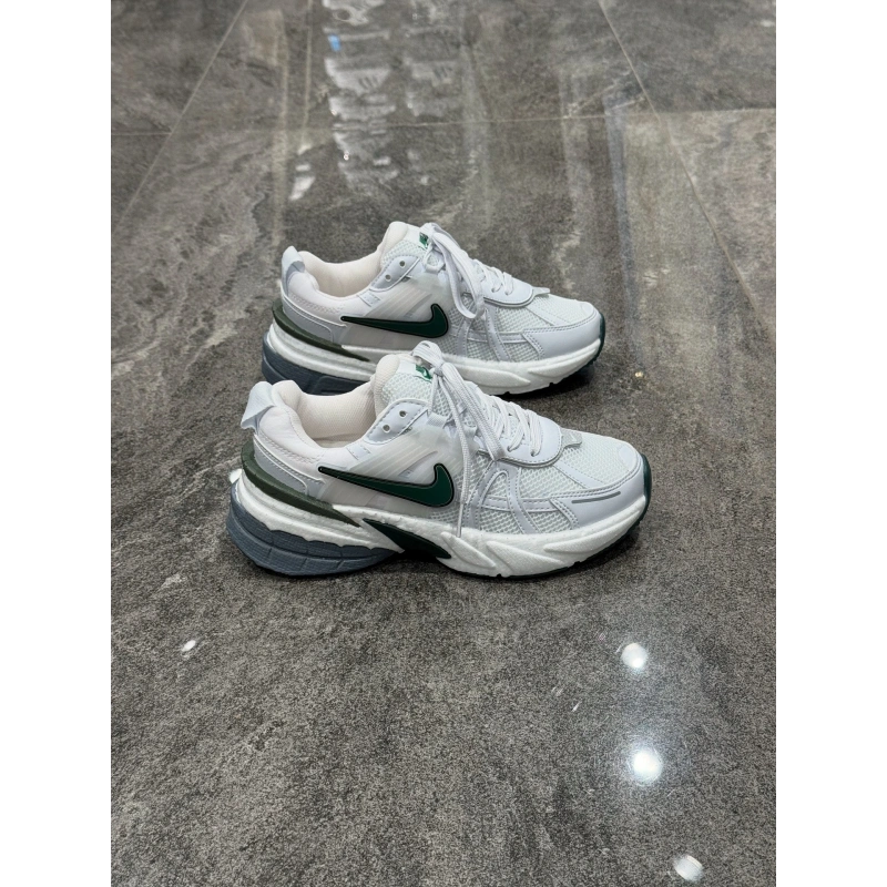 Nıke V2K Run Beyaz Yeşil Detaylı Spor Ayakkabı