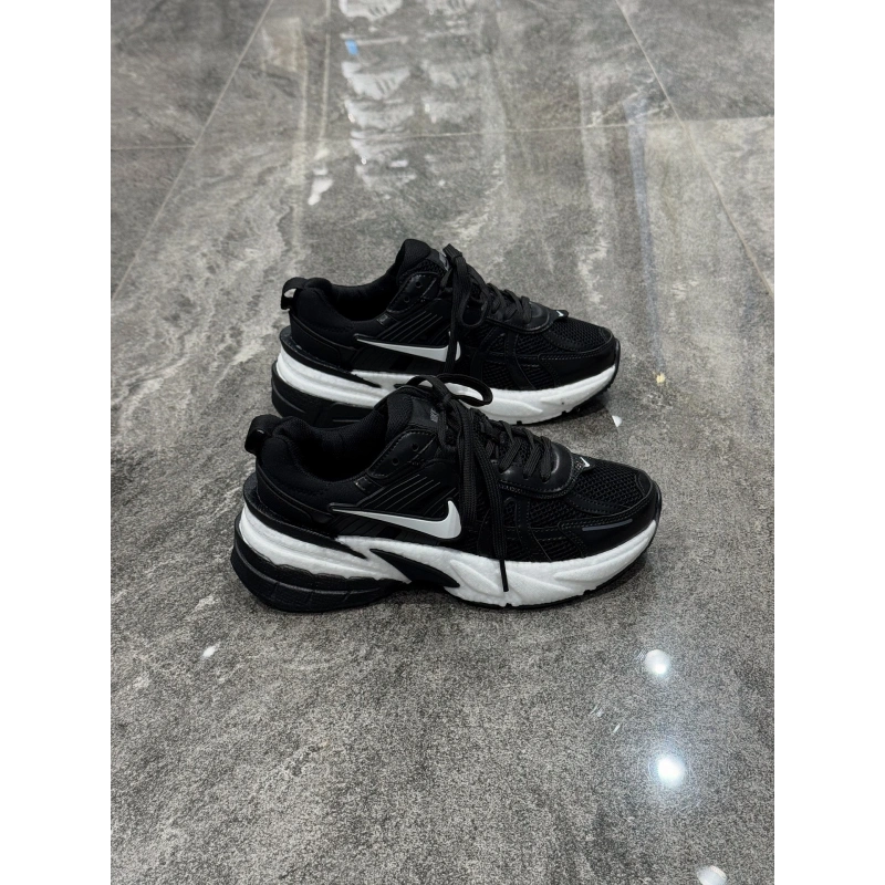 Nıke V2K Run Siyah Beyaz Detaylı Spor Ayakkabı