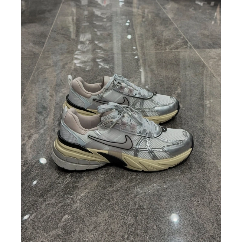 Nike V2K Run Summit White Metallic Silver Beyaz