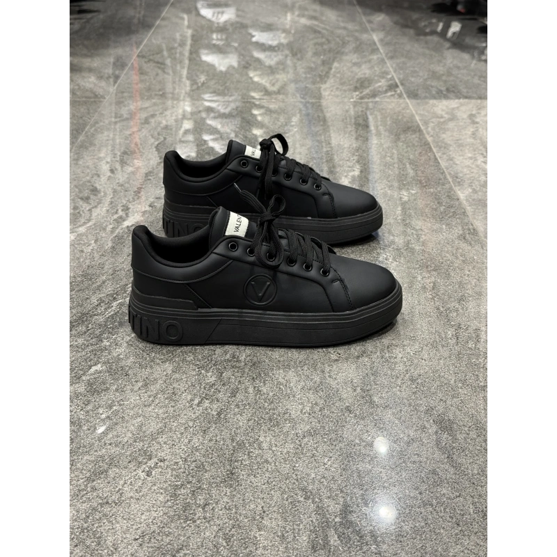 Valentino Garavanı Siyah Classic