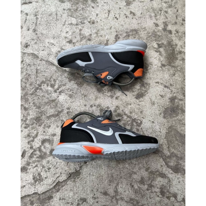 Nike Lifestyle Siyah Füme Oranj Detaylı