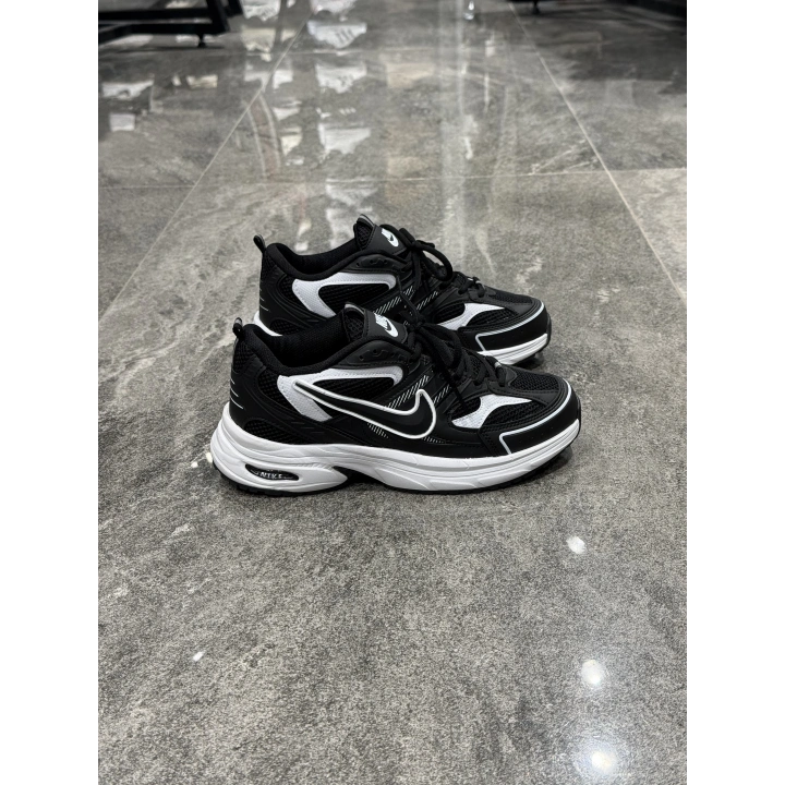 Nıke Lnitiator Siyah Beyaz Detaylı Spor Ayakkabı