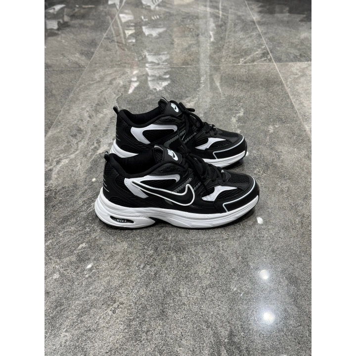 Nıke Lnitiator Siyah Beyaz Detaylı Spor Ayakkabı