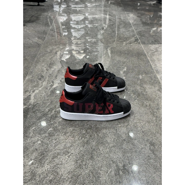 Adidas Süperstar Graphic Detaylı Siyah Kırmızı Spor Ayakkabı