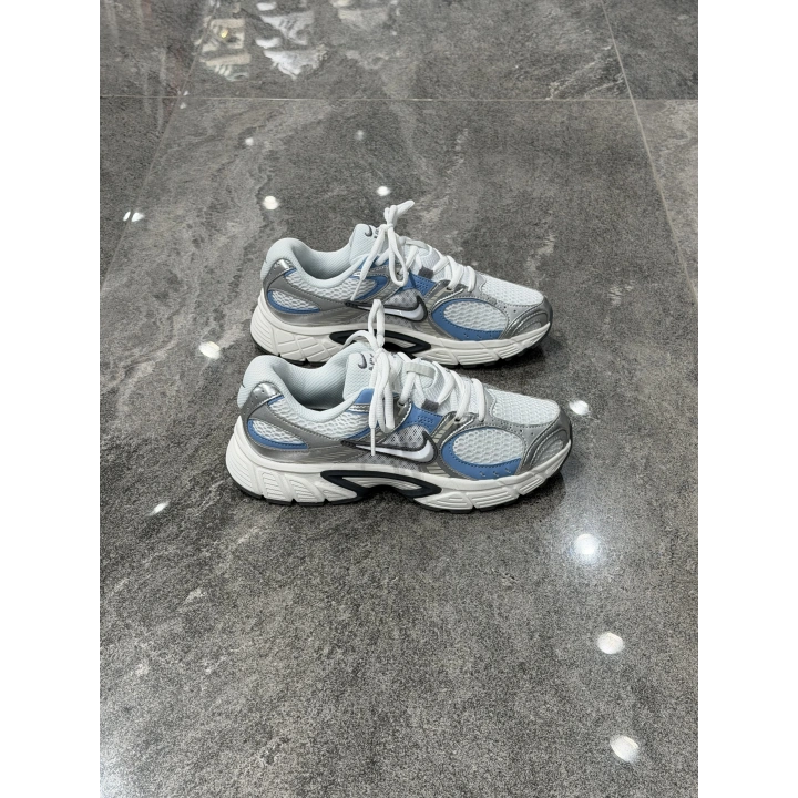 Nıke Vomero Gümüş Mavi Detaylı Spor Ayakkabı