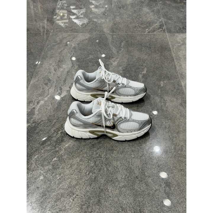 Nıke Zoom Vomero 5 Metallic Gold Spor Ayakkabı