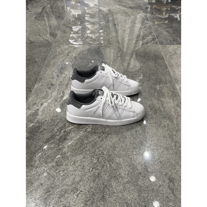 Adidas Süperstar Beyaz Koyu Gri Topuk Detaylı Spor Ayakkabı
