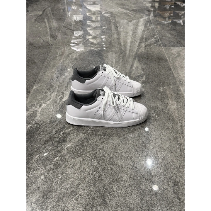 Adidas Süperstar Beyaz Koyu Gri Topuk Detaylı Spor Ayakkabı